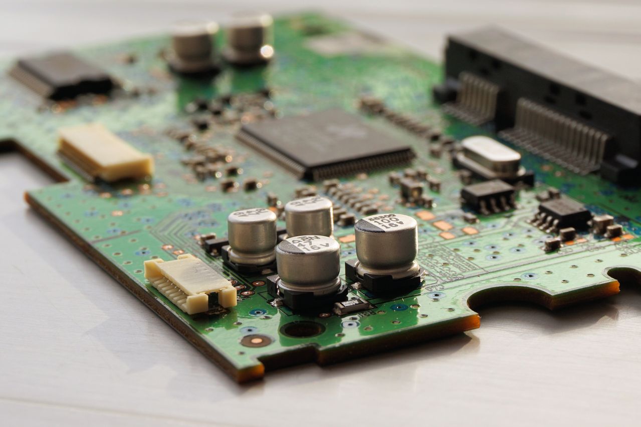 Schede elettroniche su misura: prototipi, campionature e produzione